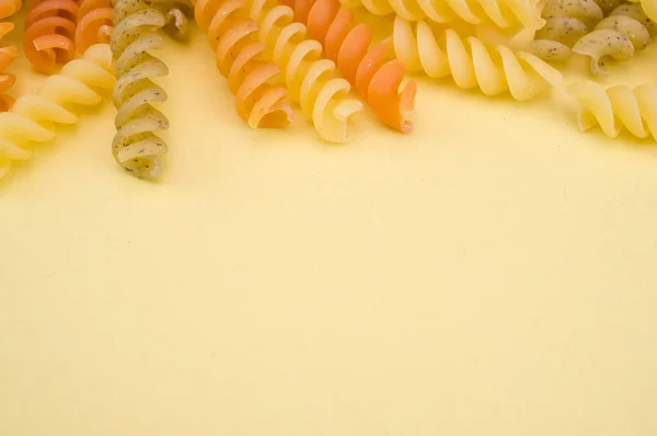 Výstřik Celé Pšenice Tvrdé Fusilli Syrové Italské Těstoviny Příchutí Rajčat — Stock fotografie