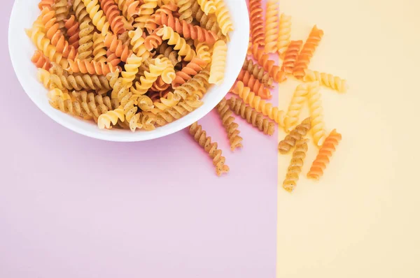 Coup Blé Dur Entier Fusilli Pâtes Italiennes Crues Aromatisées Tomate — Photo