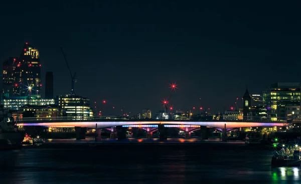 Een Prachtig Shot Van London Bridge Nachts Gelegen Engeland — Stockfoto