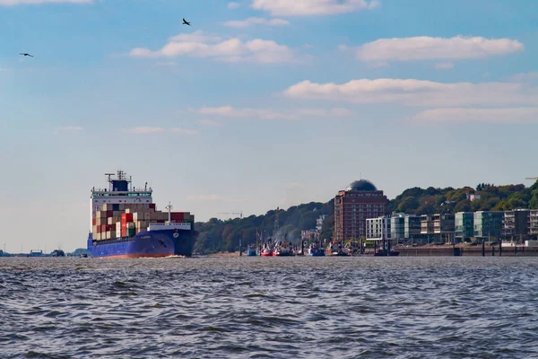 Hamburg Germania 2014 Nave Carico Blu Con Container Sul Fiume — Foto Stock