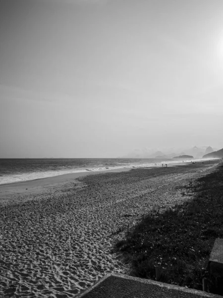 Plan Vertical Niveaux Gris Une Plage Rio Janeiro — Photo