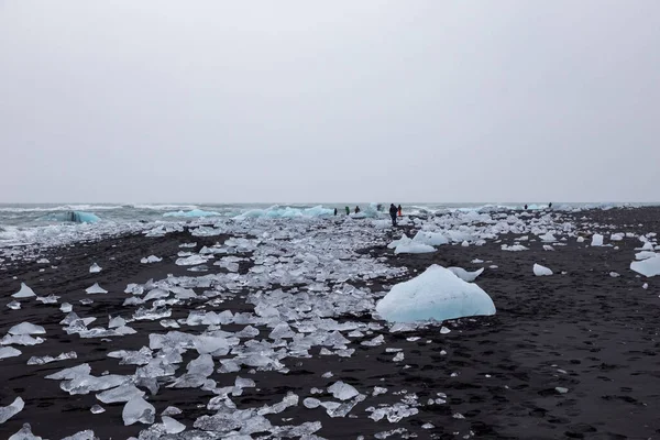 Захватывающий Вид Алмазный Пляж Исландии Большими Кусочками Ледникового Льда Черном — стоковое фото