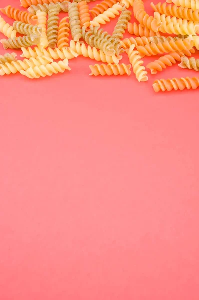 Closeup Shot Fusilli Pasta Red Surface — Stock Photo, Image