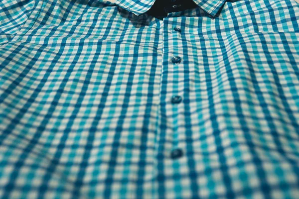 Een Close Van Een Blauw Geruit Shirt Tafel Onder Lichten — Stockfoto