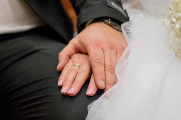 Primo Piano Della Sposa Dello Sposo Che Tengono Mano — Foto Stock