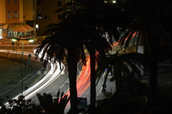 Colpo Alto Angolo Edifici Palme Con Movimento Delle Luci Dell — Foto Stock