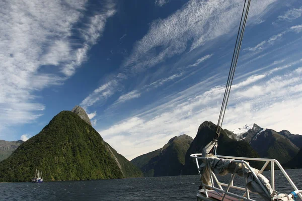 Όμορφα Βουνά Στο Milford Sound Νέα Ζηλανδία — Φωτογραφία Αρχείου