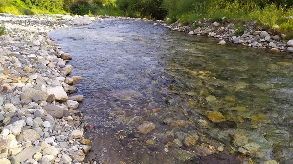 Плімутна Річка Thaw Долині Гламорган Вкрита Камінням — стокове фото