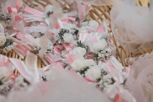 Een Close Shot Van Prachtige Bruiloft Decoraties Met Bloemen — Stockfoto