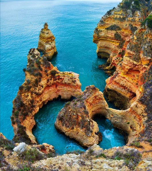 Vista Aérea Paisagem Com Uma Praia Rochosa Cidade Lagos Algarve — Fotografia de Stock