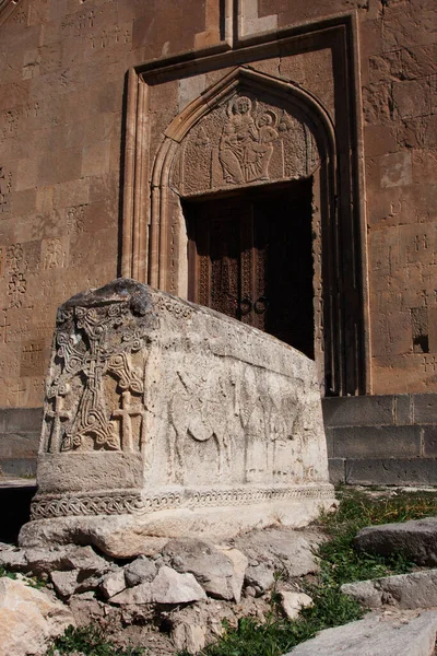 Ermeni Haç Taşı Nın Mezar Üzerindeki Dikey Çekimi — Stok fotoğraf