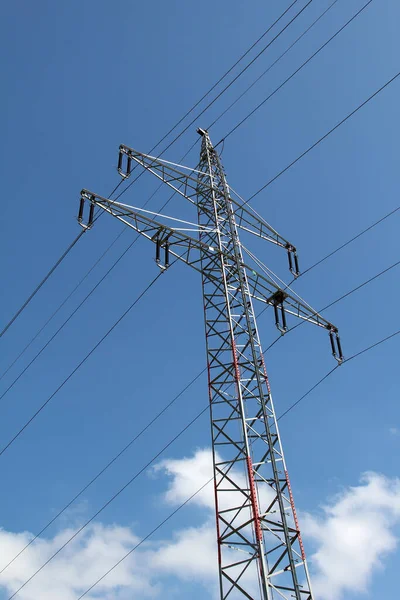 Вертикальний Низькокутний Постріл Вежі Лінії Електропередач — стокове фото