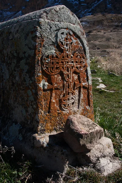 Tiro Vertical Pedra Cruz Armênia Túmulo — Fotografia de Stock