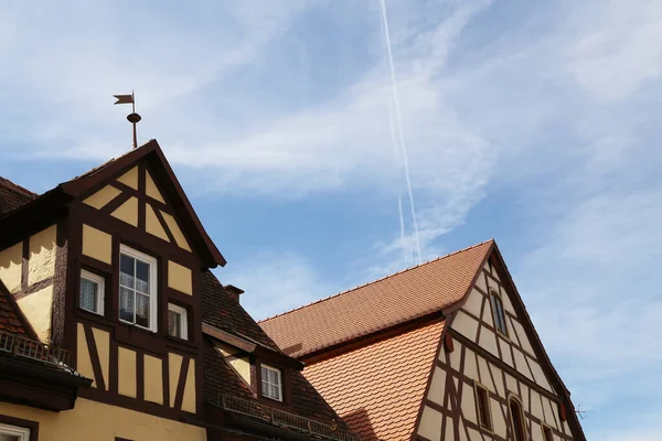 Χαμηλή Γωνία Των Πολύχρωμων Κτιρίων Στη Γερμανία — Φωτογραφία Αρχείου