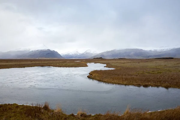 Beautiful View Lake Surrounded Snow Capped Mountains Iceland — Stock Photo, Image