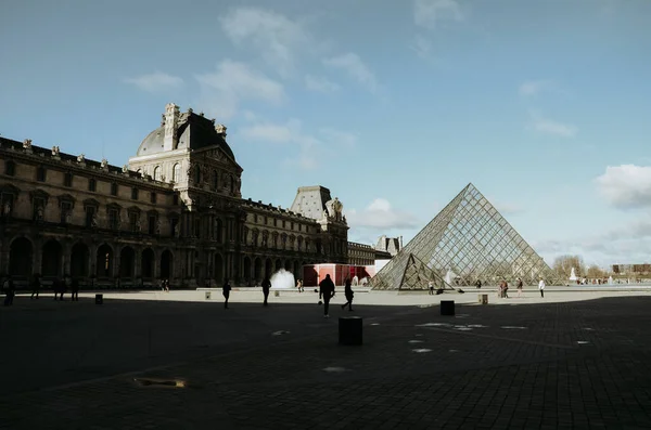 Paris Frankreich September 2020 Schöne Landschaftsaufnahme Des Historischen Louvre Platzes — Stockfoto