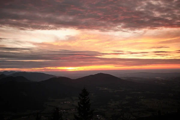 Ett Fascinerande Landskap Bergen Vid Solnedgången — Stockfoto