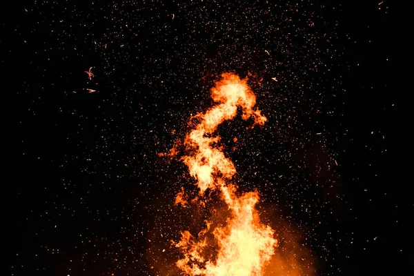 夜の薪を燃やすショット — ストック写真