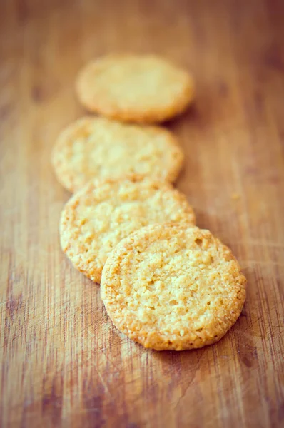 Een Verticale Close Shot Van Knapperige Koekjes Met Sesamzaad Een — Stockfoto