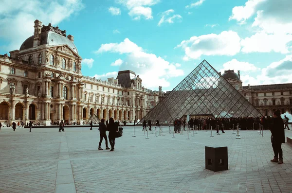 Hermoso Paisaje Antigua Arquitectura Europea Del Museo Del Louvre París —  Fotos de Stock