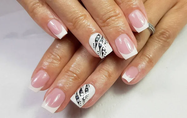 Zbliżenie Zdjęcia Profesjonalnego Nowoczesnego Żelowego Manicure — Zdjęcie stockowe