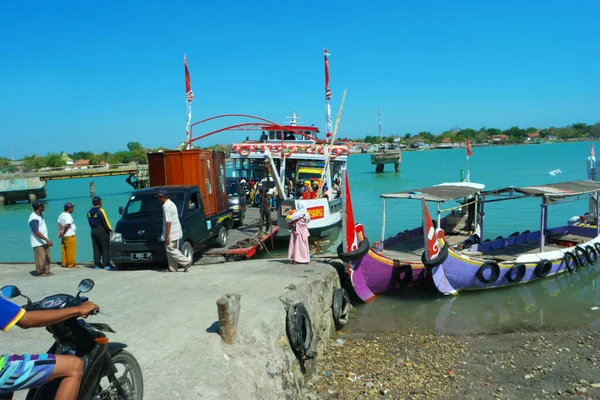 Sumenep Indonesia 2020年8月30日 インドネシアのマドゥラ島での島の交通 — ストック写真