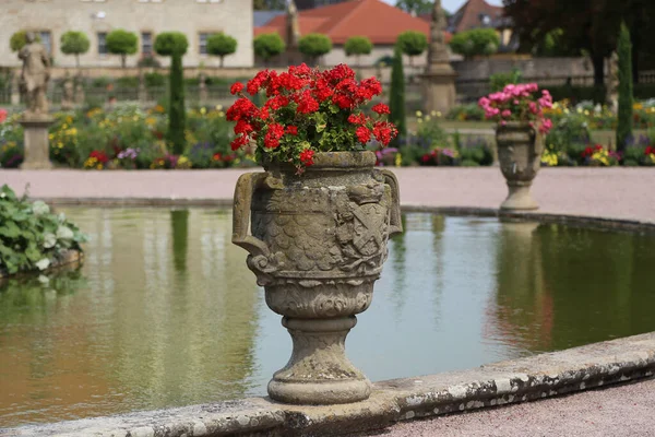 Beautiful Stone Flower Pots Pool Red Pink Flowers — Stock Photo, Image