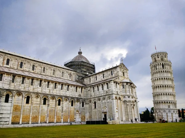 Cattedrale Pisa Talya Nın Pisa Şehrinde Bulutlu Bir Gökyüzünün Altında — Stok fotoğraf