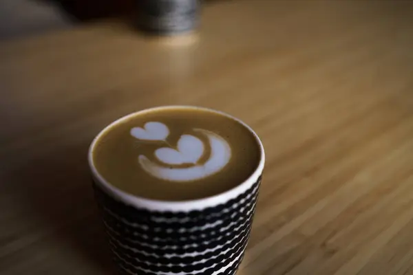 Een Close Van Een Kopje Heerlijke Hete Cappuccino Tafel Met — Stockfoto