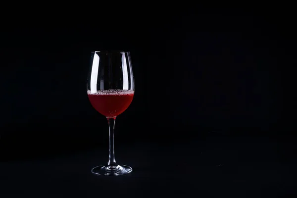Verre Vin Rouge Isolé Sur Fond Noir — Photo
