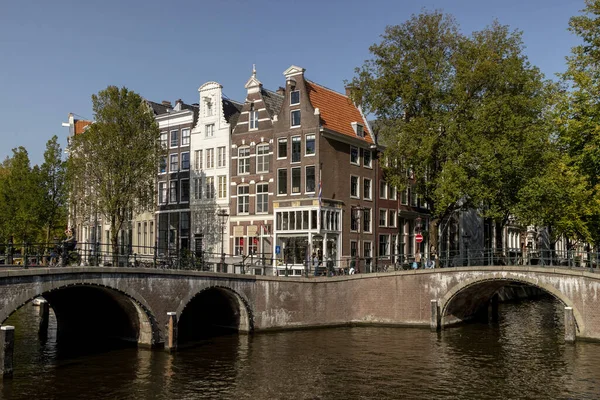 Amsterdam Netherlands Вересня 2020 Човен Місцевим Прапором Амстердама Люди Прибувають — стокове фото