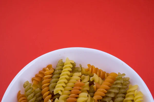 Coup Blé Dur Entier Fusilli Pâtes Italiennes Crues Aromatisées Tomate — Photo