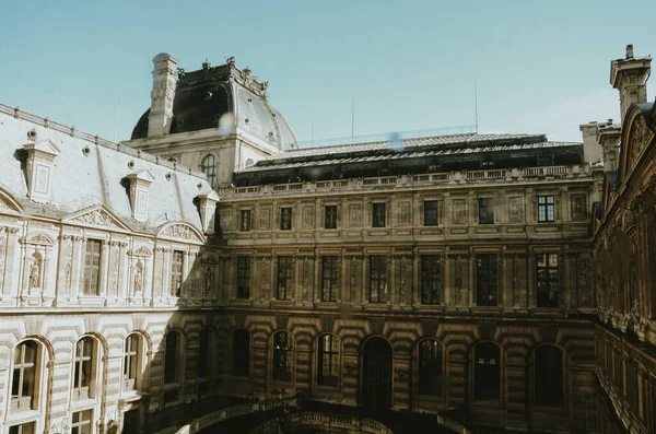 法国巴黎 2020年9月16日 法国巴黎卢浮宫的美丽风景 阳光灿烂 — 图库照片