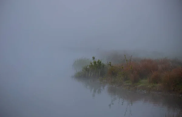 Lac Complètement Couvert Brouillard Soir — Photo