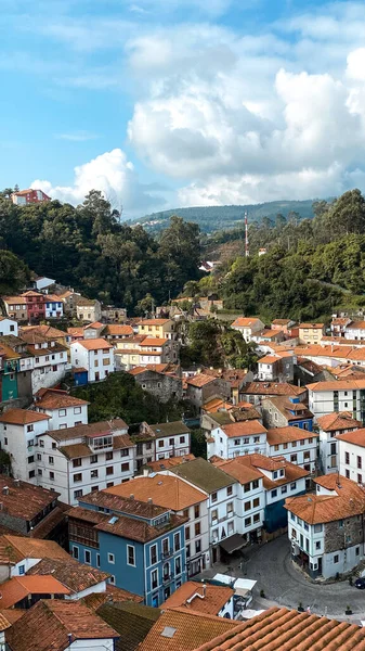 Tiro Vertical Vista Cudillero Localizado Astúrias Espanha Durante Dia — Fotografia de Stock