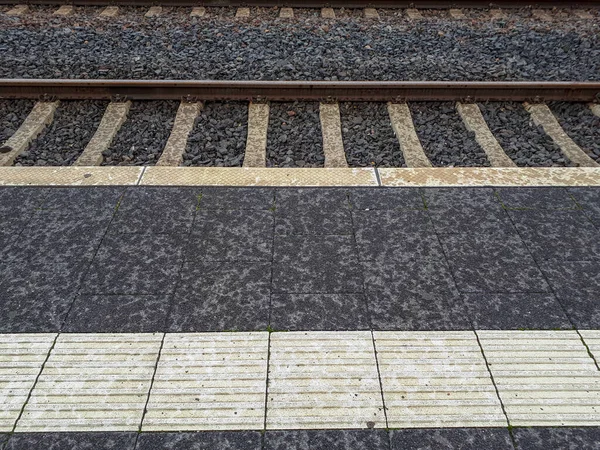 Железнодорожная Трасса Окружении Небольших Камней Вокзале Дневное Время — стоковое фото