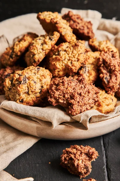 Vertical Closeup Shot Delicious Homemade Oatmeal Cookies Plate — Stock Photo, Image