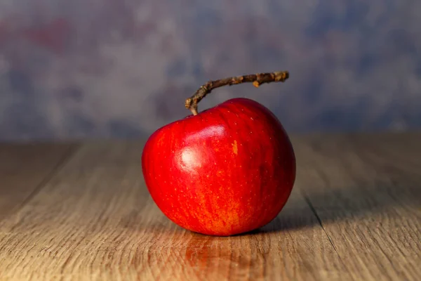Eine Nahaufnahme Eines Roten Apfels — Stockfoto