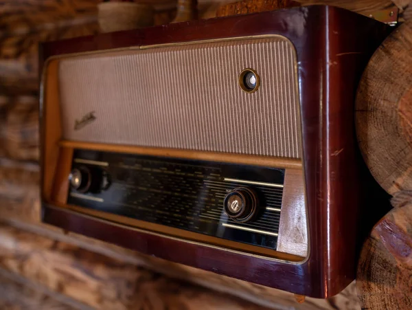 Uma Foto Close Belo Rádio Vintage Madeira — Fotografia de Stock