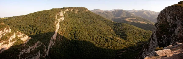 Uma Vista Panorâmica Das Deslumbrantes Montanhas Folhagem Arménia — Fotografia de Stock