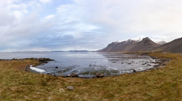 Une Belle Vue Sur Lac Entouré Montagnes Enneigées Islande — Photo