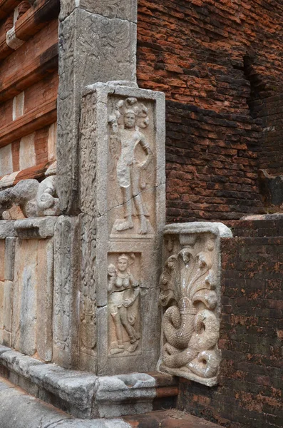 스리랑카의 나루와에서 묘사를 조각하는 — 스톡 사진