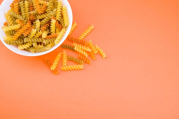 Een Shot Van Volkoren Durumtarwe Fusilli Rauwe Italiaanse Pasta Smaak — Stockfoto