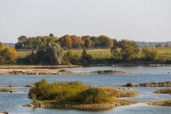 Plan Fascinant Lac Calme Entouré Arbres — Photo