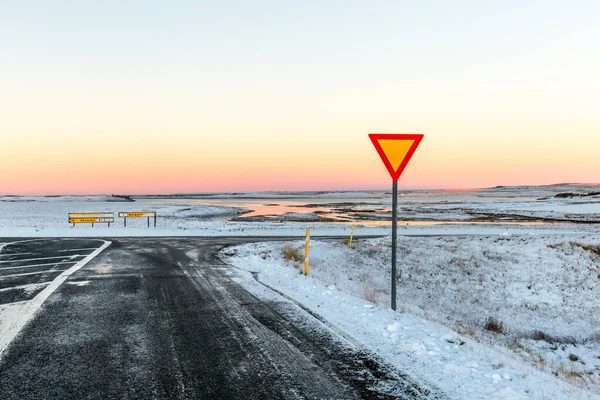 Zlanda Verim Işaretli Bir Otoyol Kavşağı — Stok fotoğraf