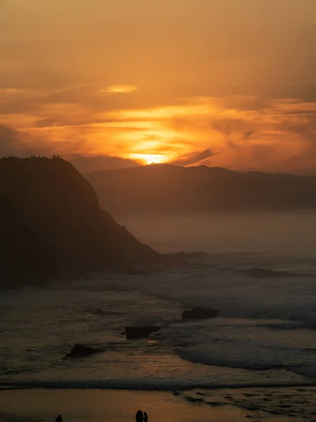 Een Prachtig Zonsondergang Uitzicht Het Golvende Zeegezicht Van Zumaia Baskenland — Stockfoto