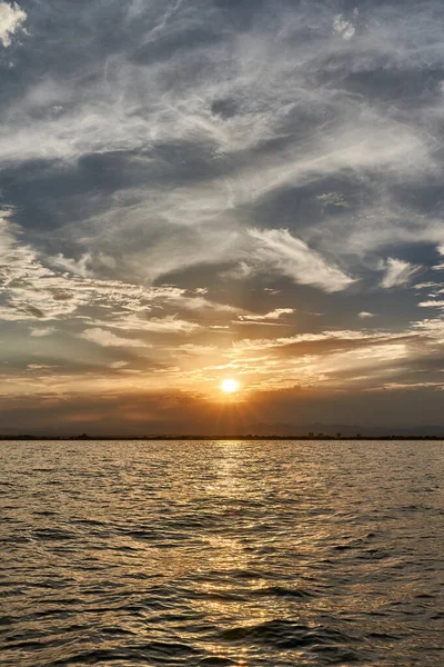 Een Prachtig Uitzicht Oranje Zonsondergang Kalme Zee — Stockfoto