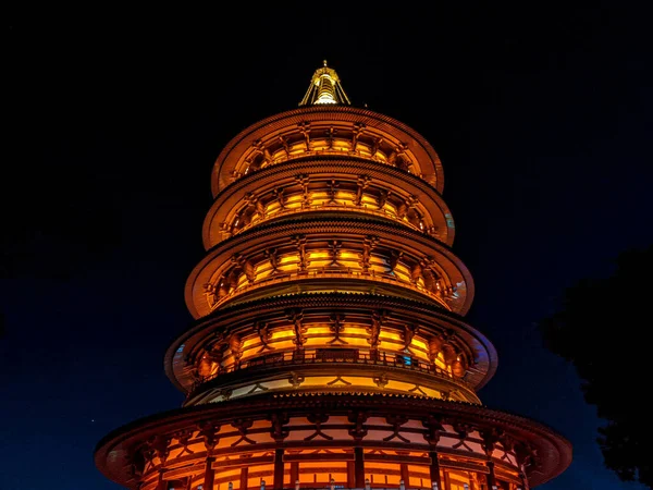Plano Bajo Ángulo Del Famoso Templo Del Cielo Iluminado Beijing —  Fotos de Stock