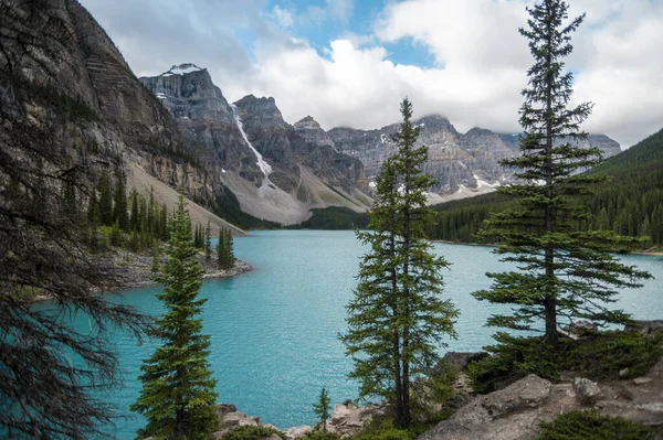 Uma Bela Foto Lago Moraine Alberta Canadá Durante Dia — Fotografia de Stock