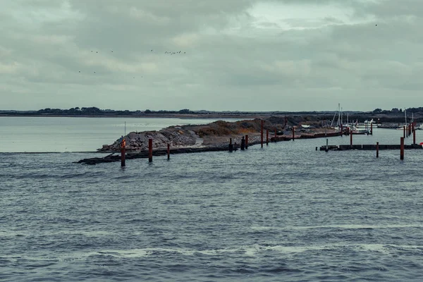 Beau Cliché Une Plage Vallonnée Sur Fond Ciel Nuageux Borkum — Photo